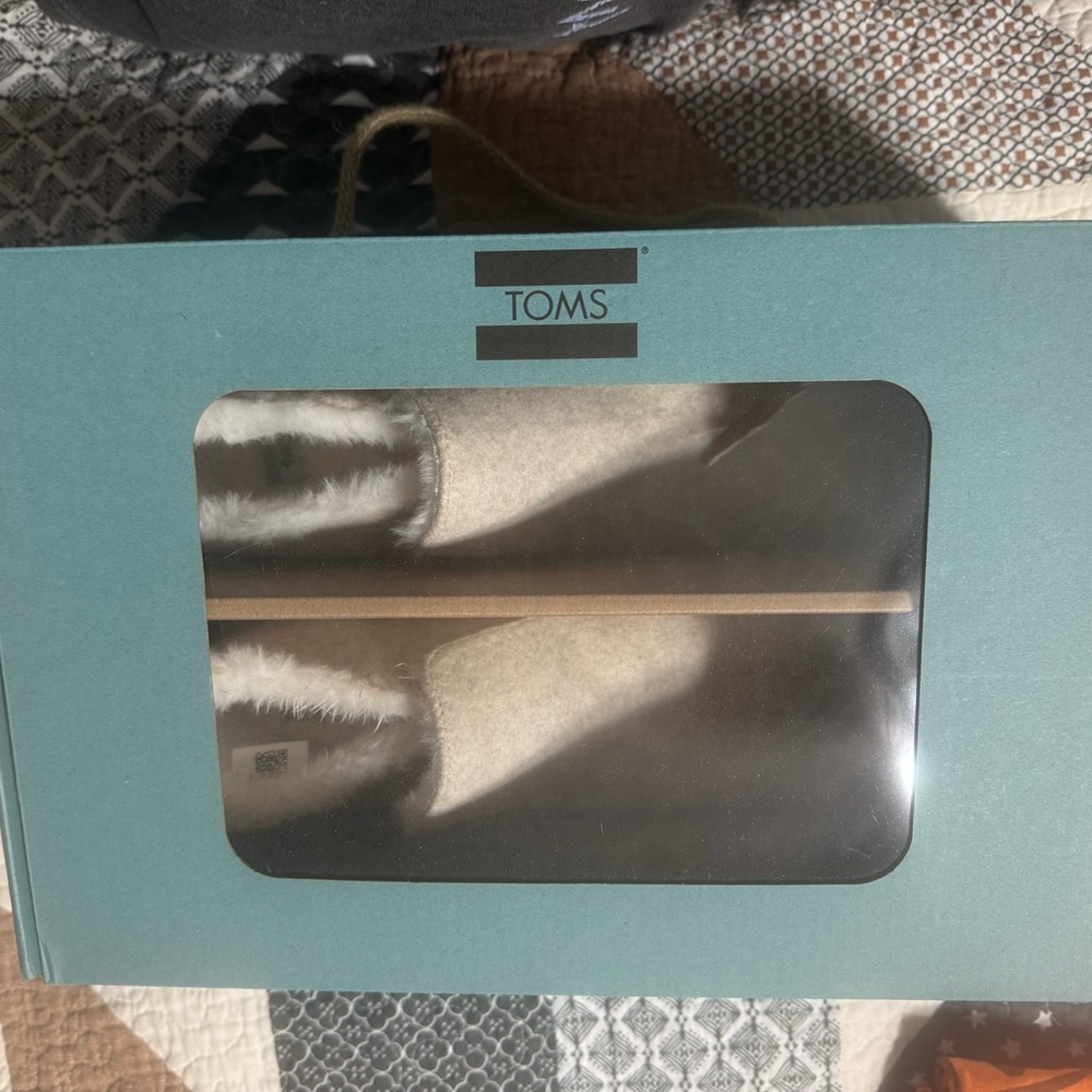 TOMS moccasin style Slippers never worn.